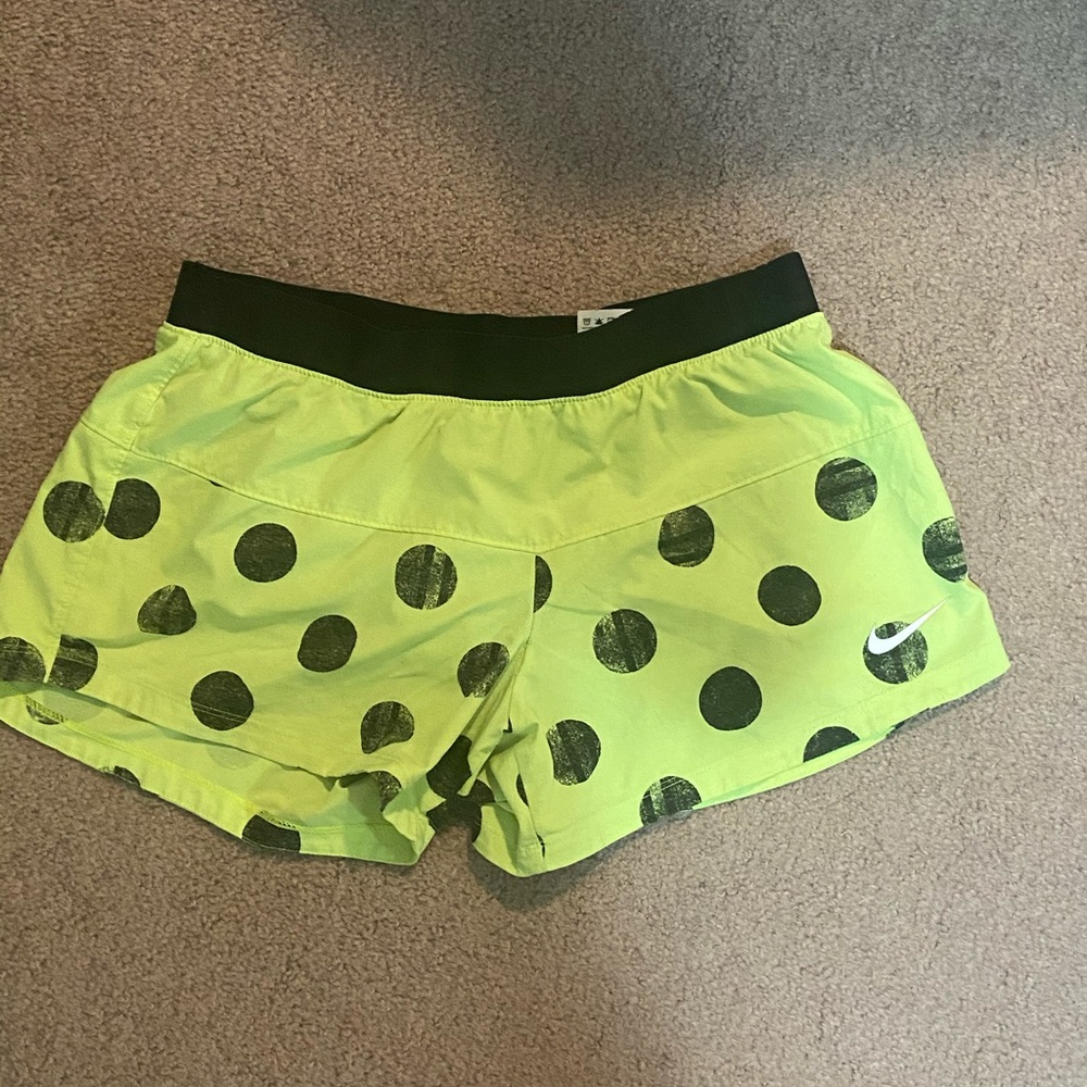 Polka dot Nike shorts 💛🖤